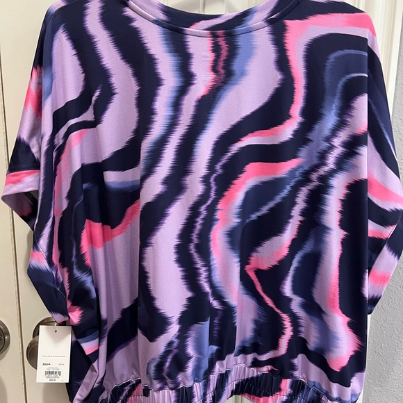 SALE‼️2 DAYS ONLY TEK GEAR Batwing Crop Top Size 2X NEW WITH TAGS (regularly $30 - Picture 3 of 5